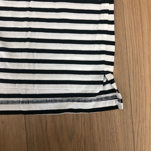 Black white striped v neck short sleeve crop top size medium cute chic - Picture 3 of 4